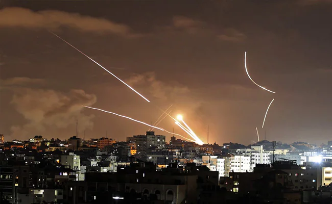 इज़राइल-गाजा संघर्ष: हमास ने तेल अवीव पर रॉकेट दागे
