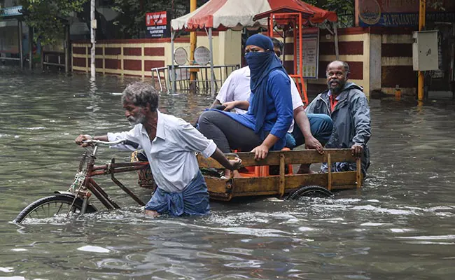 चेन्नई में आज और अधिक भारी बारिश तूफान और बिजली गिरने की आशंका
