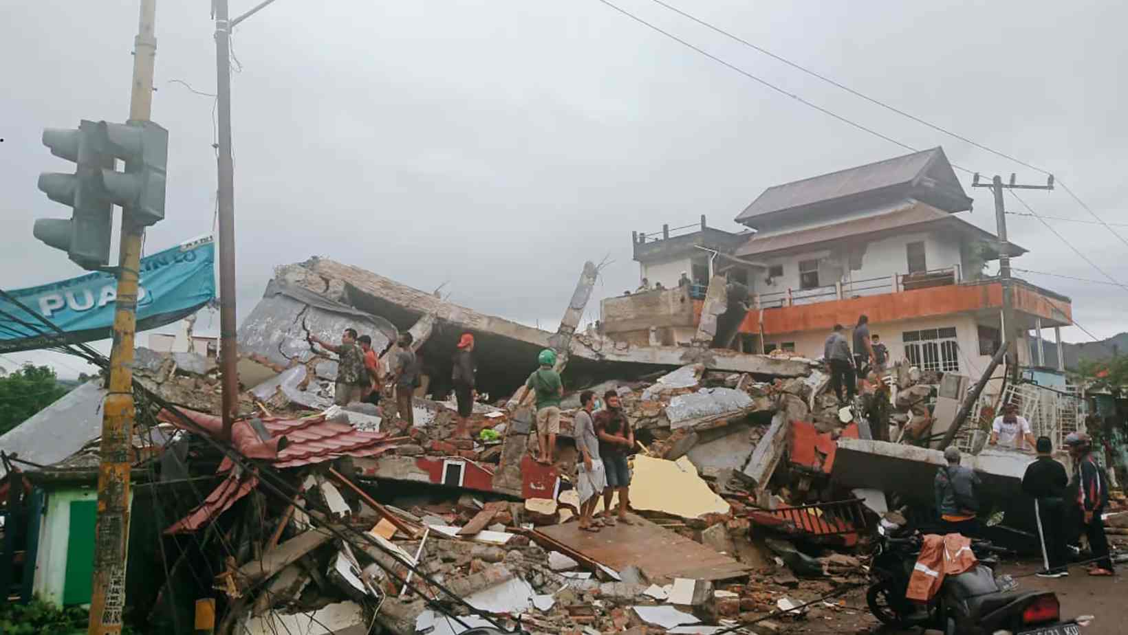 इंडोनेशिया फिर से शक्तिशाली भूकंप से हिल गया