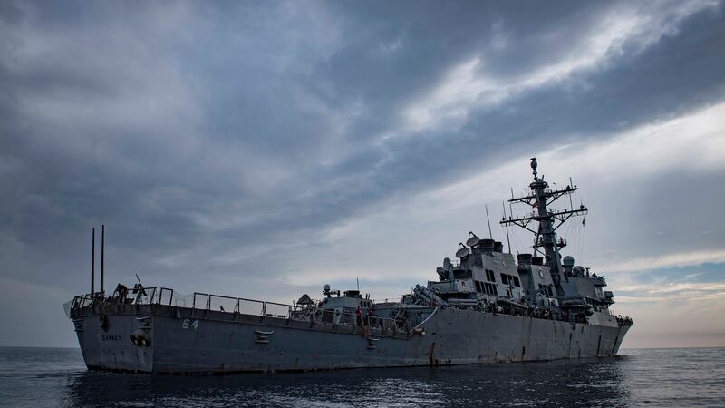Pentagon ने लाल सागर में अमेरिकी युद्धपोतों और वाणिज्यिक जहाजों पर हमलों की रिपोर्ट दी