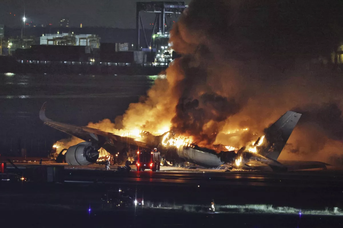 Japan Airport पर लैंडिंग के दौरान विमान में लगी आग